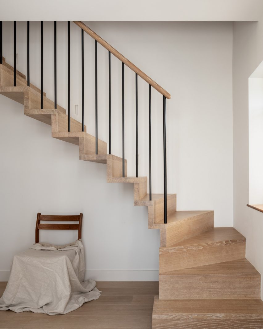 Hipped House is a home in Surrey that was designed by Oliver Leech Architects