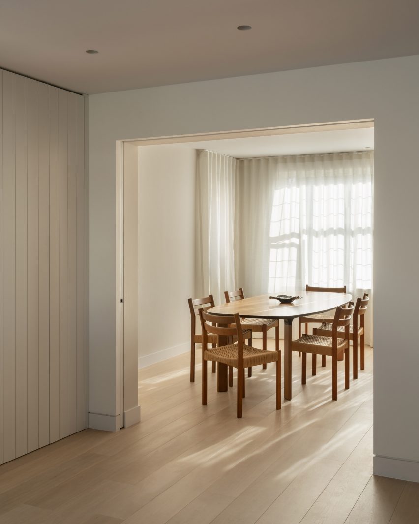 Hipped House is a home in Surrey that was designed by Oliver Leech Architects