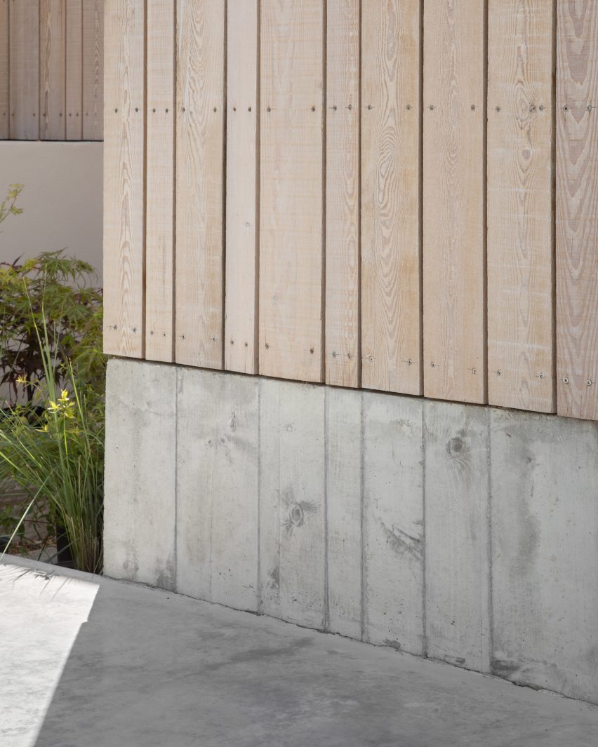 Hipped House is a home in Surrey that was designed by Oliver Leech Architects