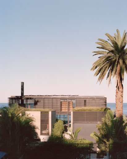 Image of the front of Bilgola Beach House with the ocean in the distance