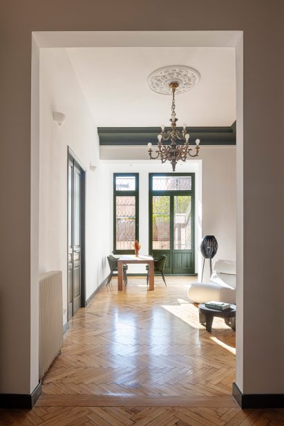 Green details in in Passeig de Grácia apartment by Jeanne Schultz