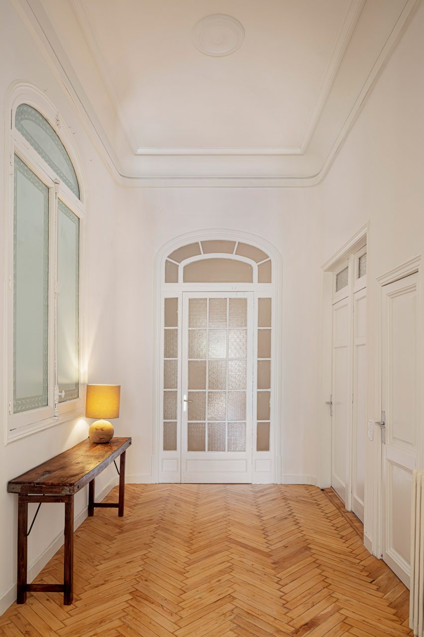 Hallway in in Passeig de Grácia apartment by Jeanne Schultz