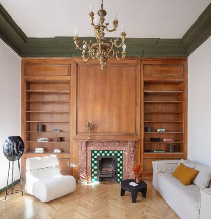 Living room in Passeig de Grácia apartment by Jeanne Schultz