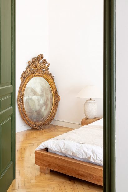 Bedroom in Passeig de Grácia apartment by Jeanne Schultz