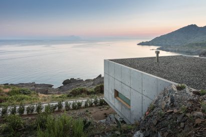 Concrete house by Marià Castelló and José Antonio Molina