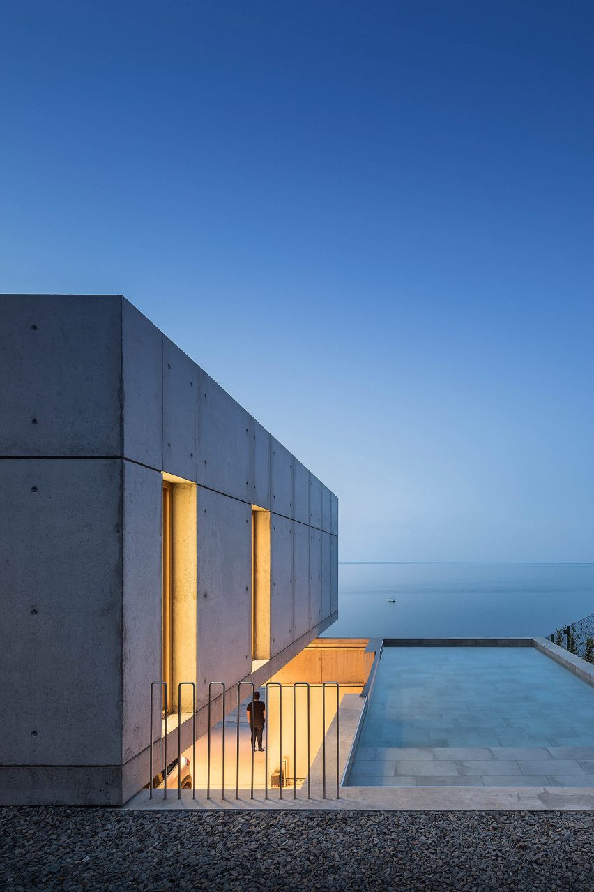 Concrete house by Marià Castelló and José Antonio Molina