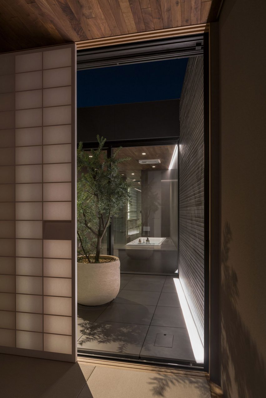 Timeless residence by Apollo Architects & Associates