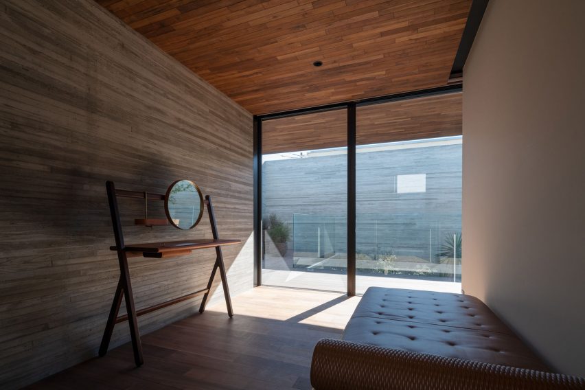 Timeless residence by Apollo Architects & Associates