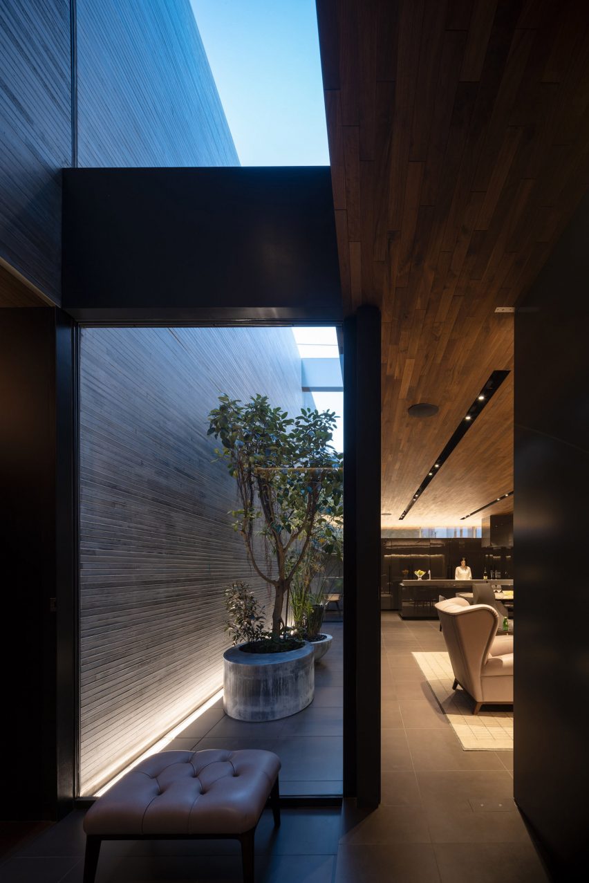 Timeless residence by Apollo Architects & Associates