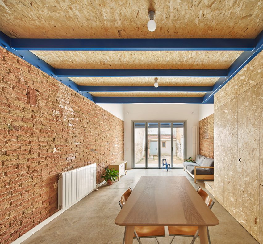 Interior of 105JON house by Vallribera Arquitectes