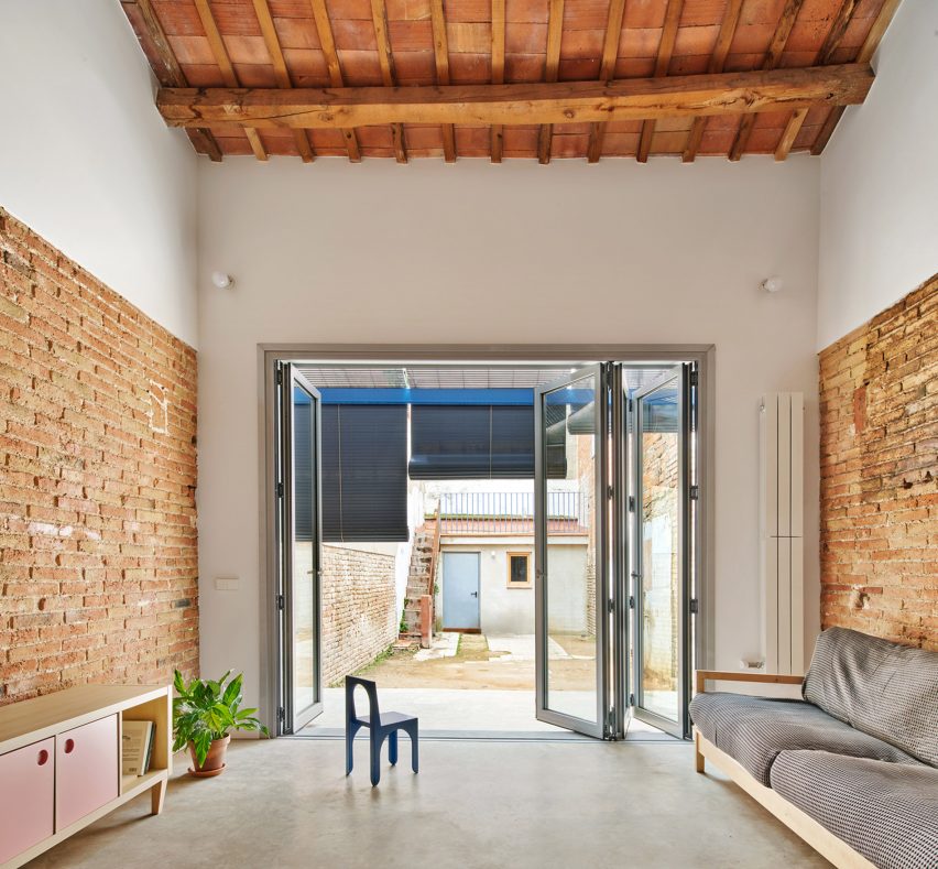 Interior of 105JON house by Vallribera Arquitectes