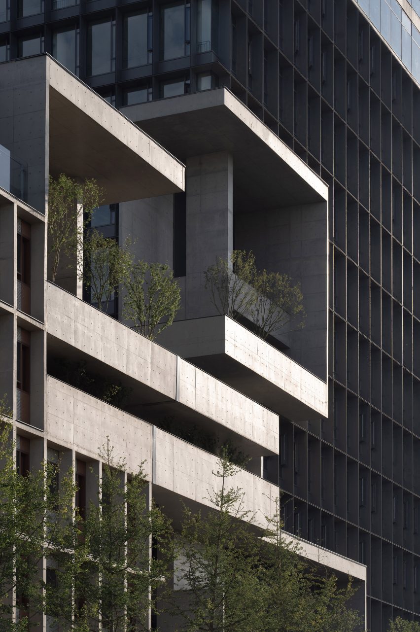 Luxelakes Floating Headquarters is an office complex in Chengdu that was designed by Vector Architects