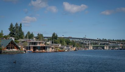 Horizontal floating home