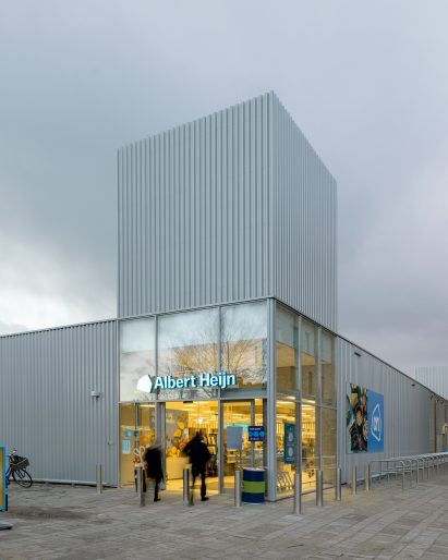 Corner tower on supermarket