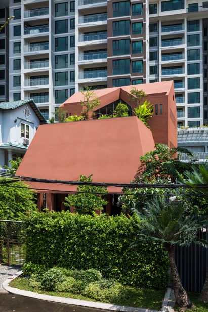 Image of the front of Red Cave from the street