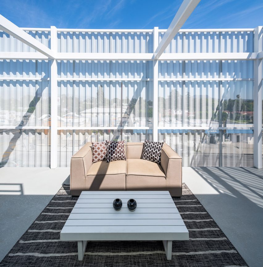 Magnolia hill white apartment aluminium screen