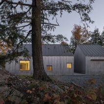 La Breche ski cottage by Naturehumaine in Quebec