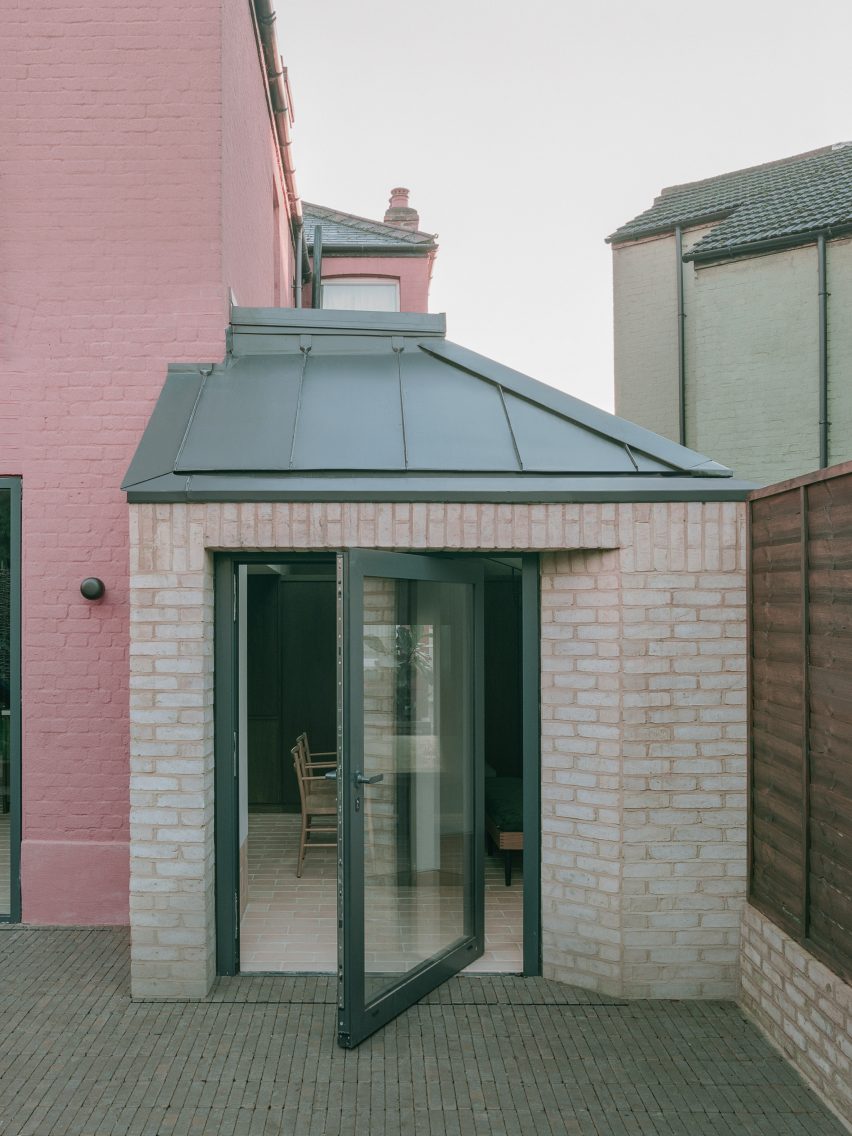 Extension of Aperture House by Studio McW