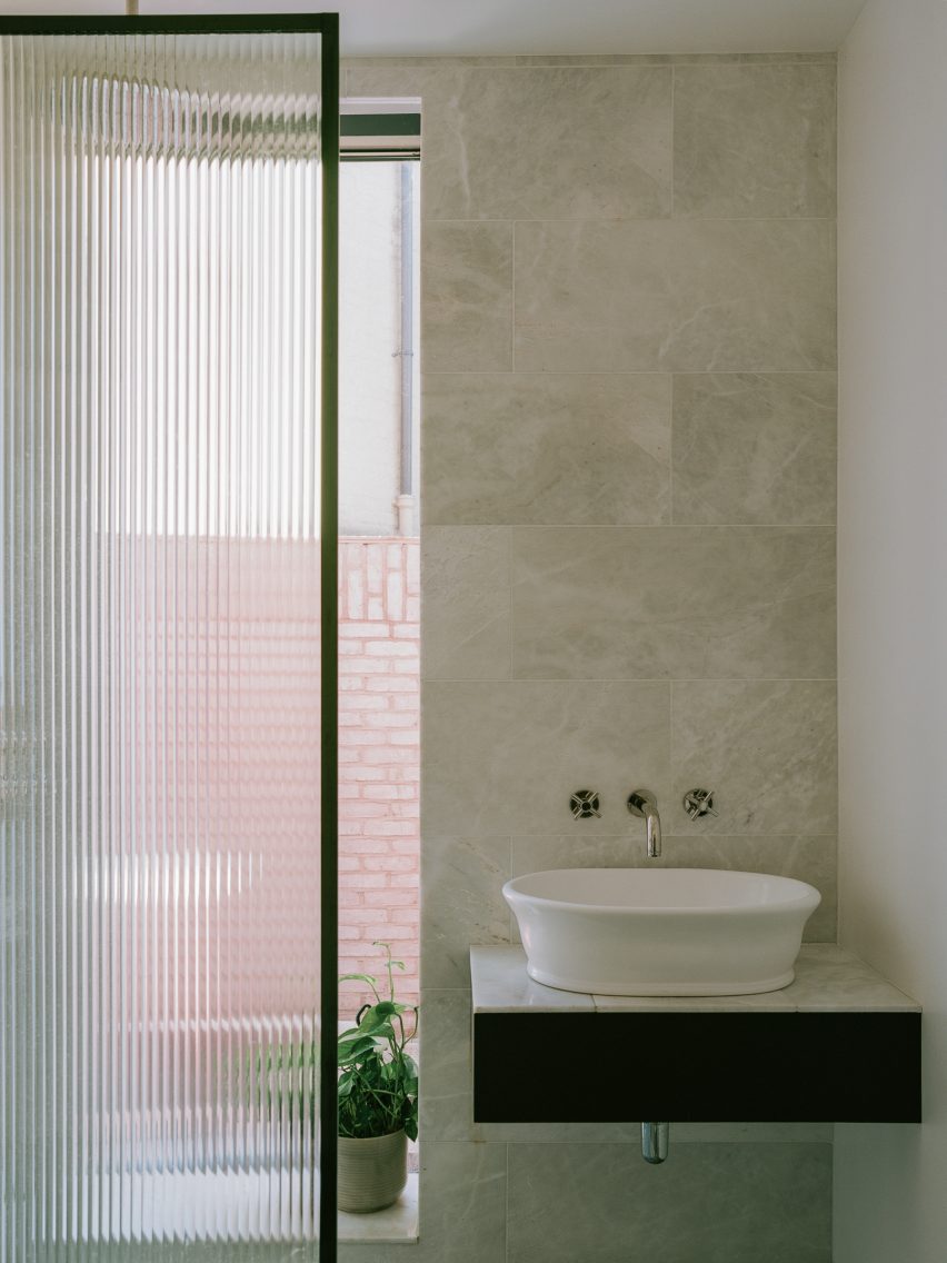 Bathroom interior of Aperture House by Studio McW