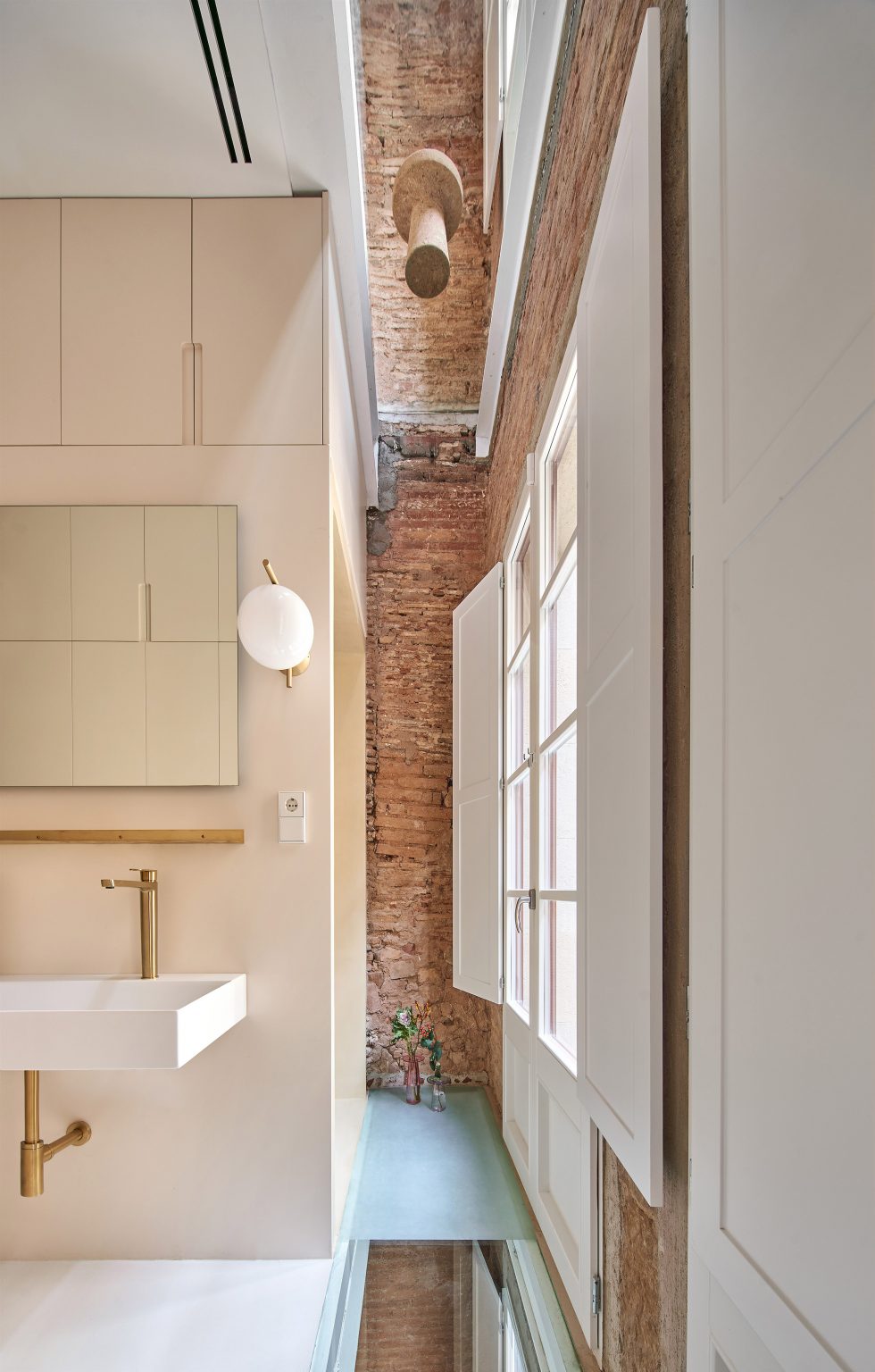 Bathroom inside BSP20 House by Raúl Sánchez Architects