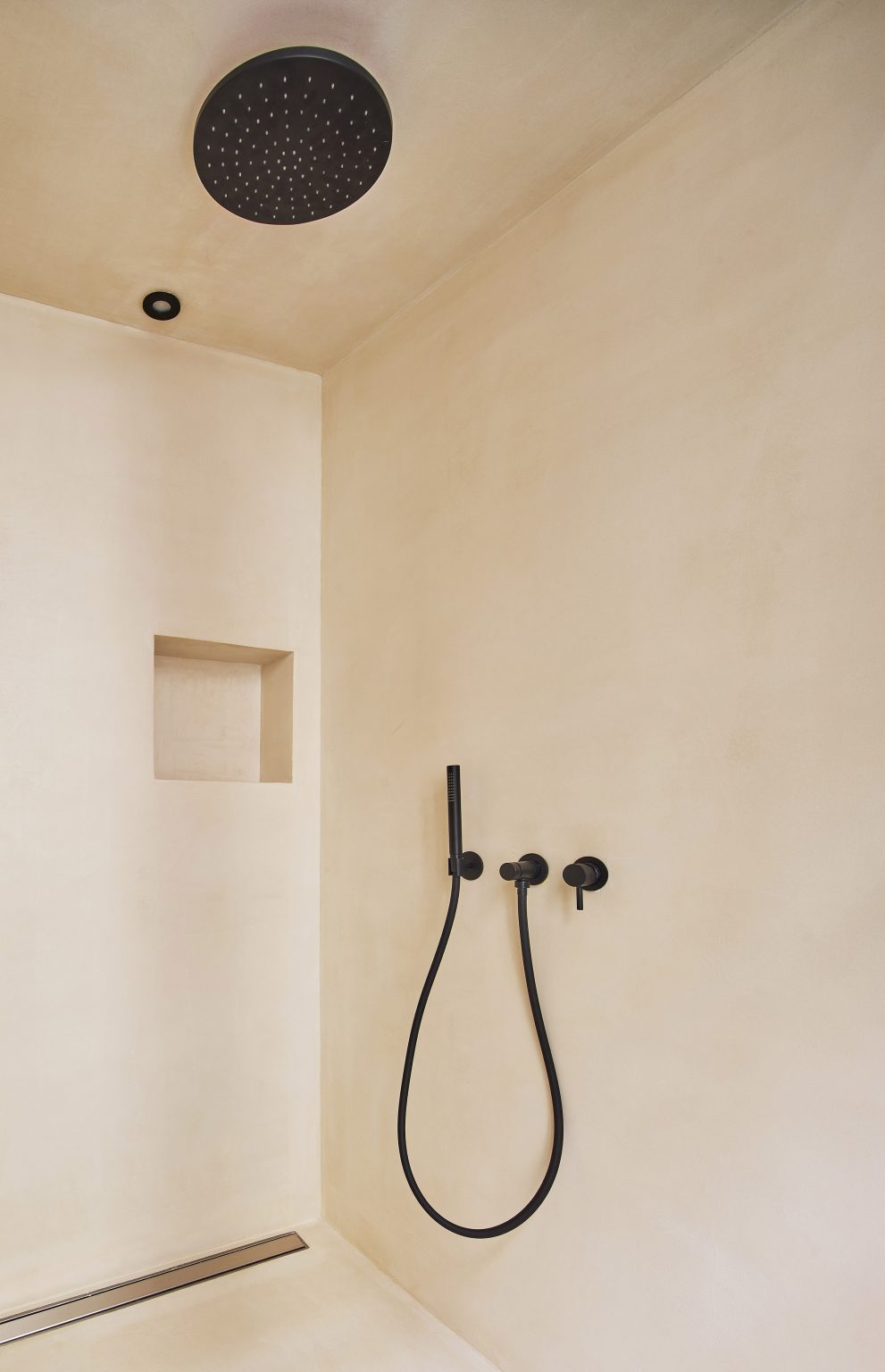 Bathroom inside BSP20 House by Raúl Sánchez Architects