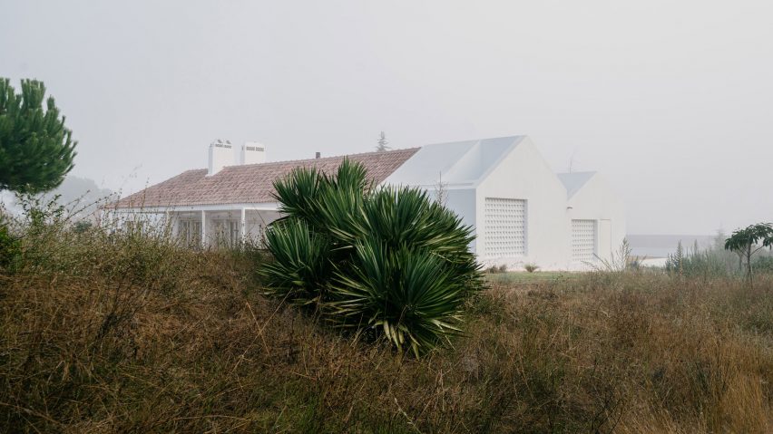 Casa Mãe house extension in Portugal