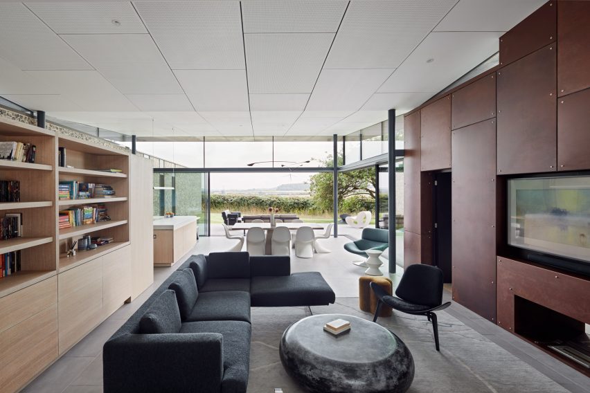 Flint and Corten home by Hudson Architects