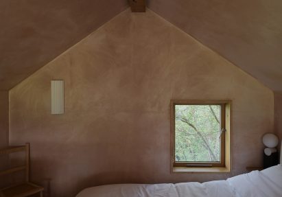 Bedroom within Drovers' Bough cabin