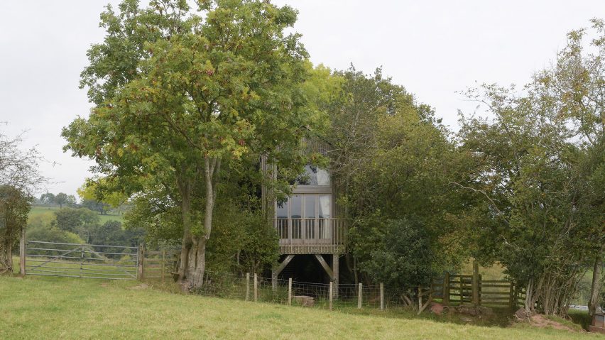 Treehouse-like cabin in England