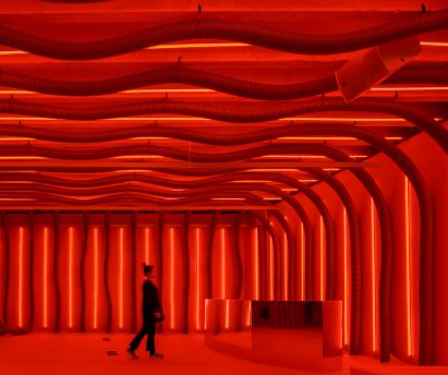 Woman walking up to metal counter in installation by Pareid