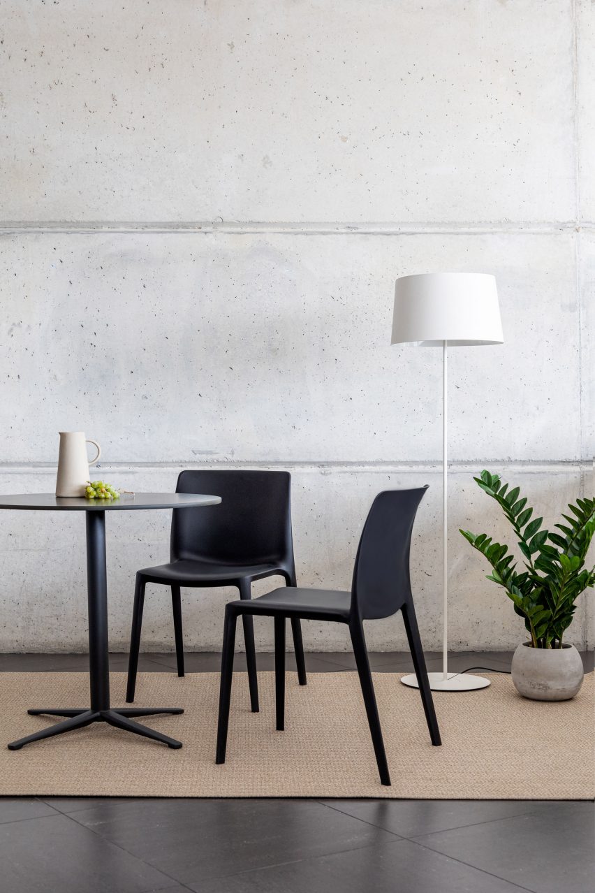 black fluit chairs by actiu around a table