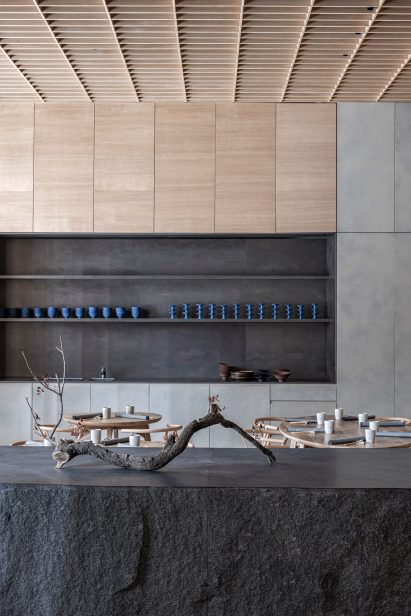 Granite drinks counter and drinks bar niche in restaurant by Pitsou Kedem