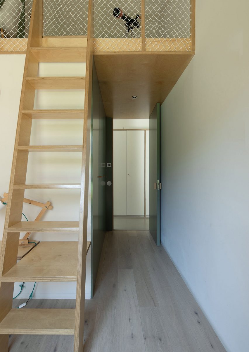 Bedroom with mezzanine