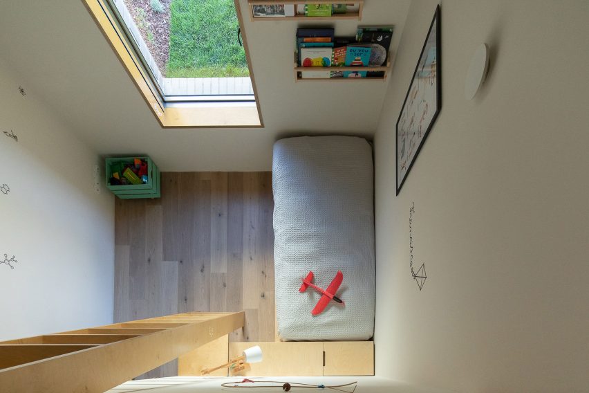 Bedroom of the House in Rua Direita de Franco by WeStudio and Made