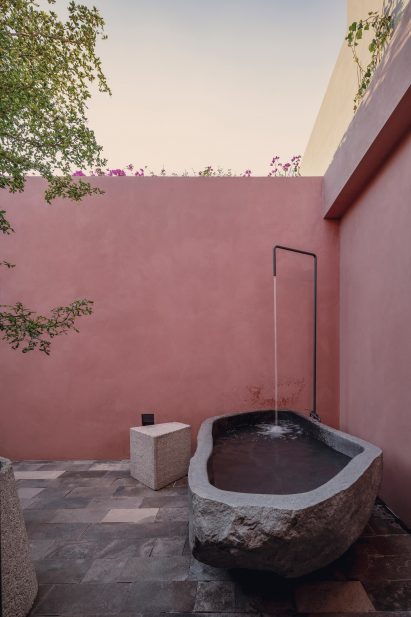 Stone bathtub
