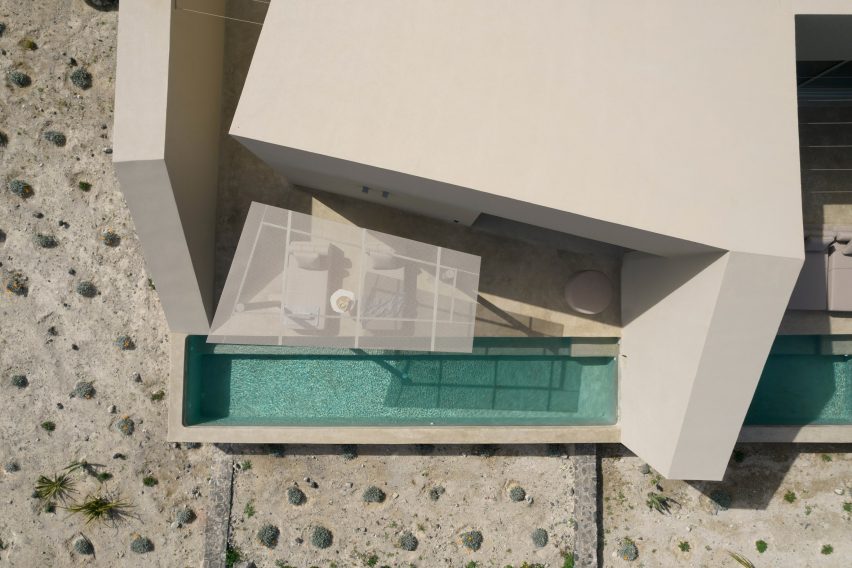 Monolithus is a holiday home in Santorini that was designed by Kapsimalis Architects