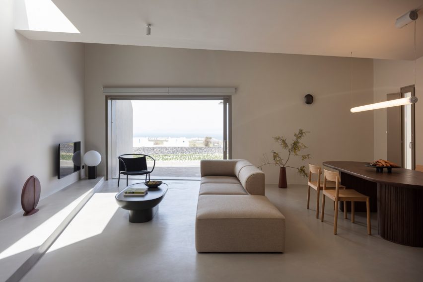 Monolithus is a holiday home in Santorini that was designed by Kapsimalis Architects