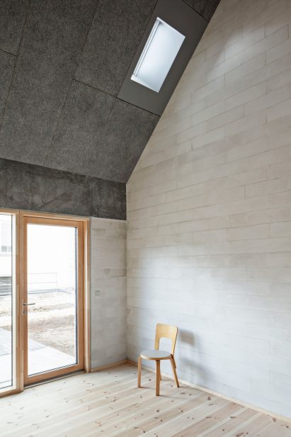 Image of a living area with wooden floors at Supportive housing in Stubberupgård 