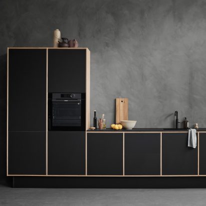 LoopKitchen by Stykka with black fronts