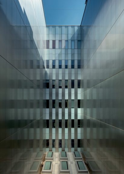 Image of an interior courtyard at the hospital