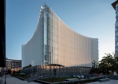 Image of the San Raffaele Hospital from street level