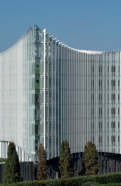 Image of the ceramic facade at the San Raffaele Hospital