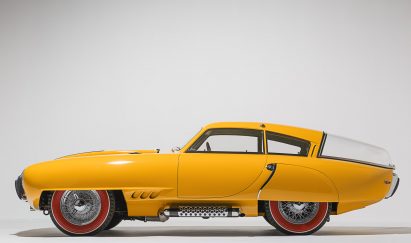 A yellow Pegaso Z-102 Cúpula car