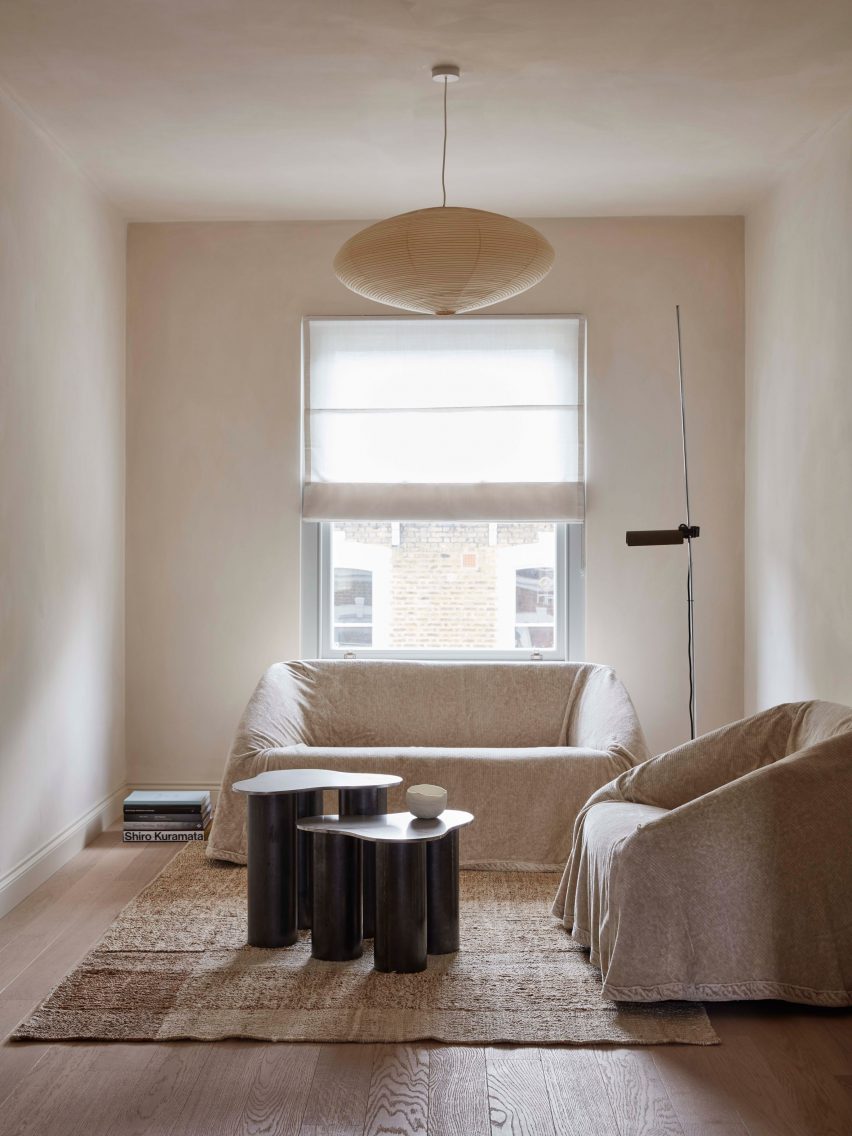 Minimal interiors of Reighton Road house by Daytrip