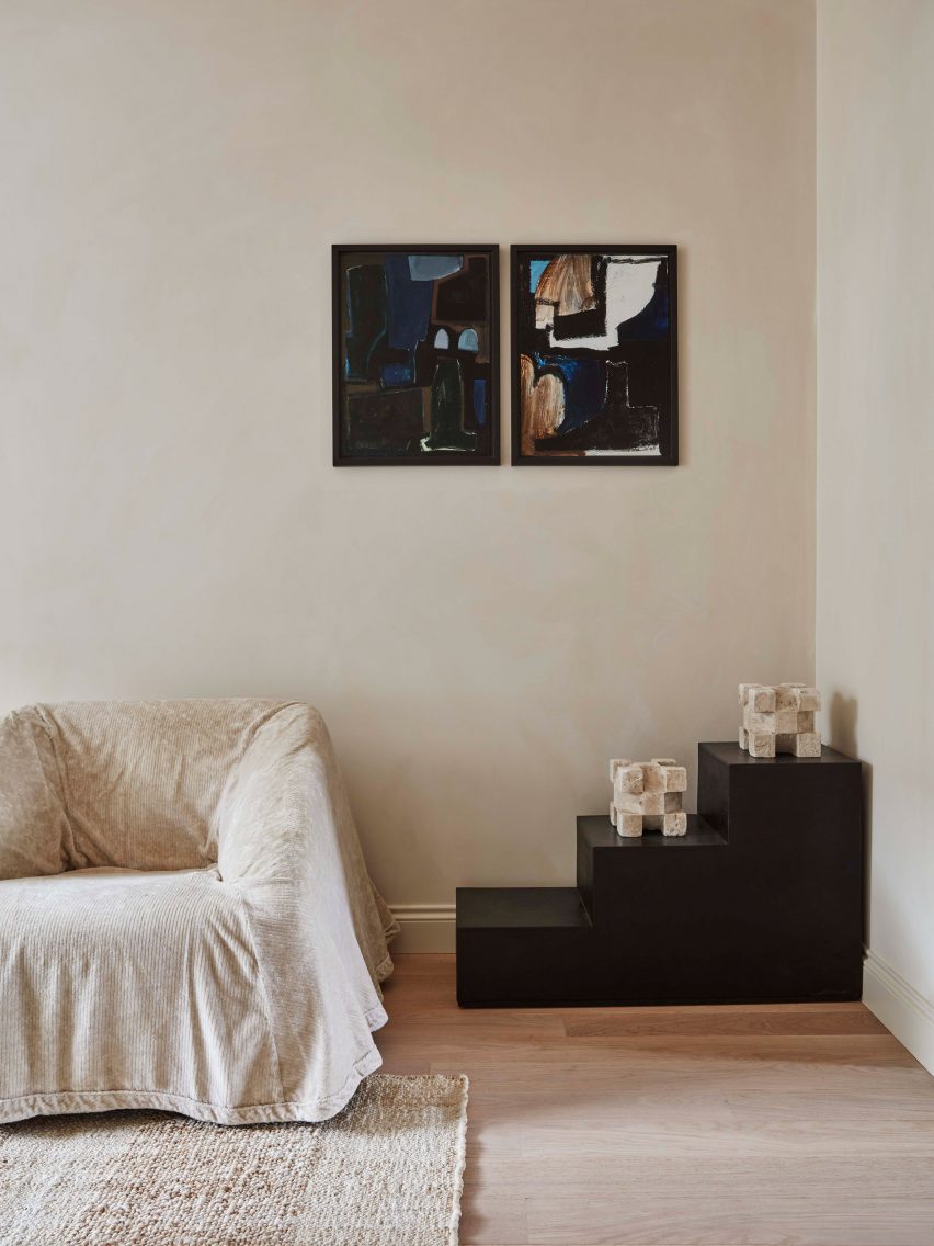 Minimal interiors of Reighton Road house by Daytrip
