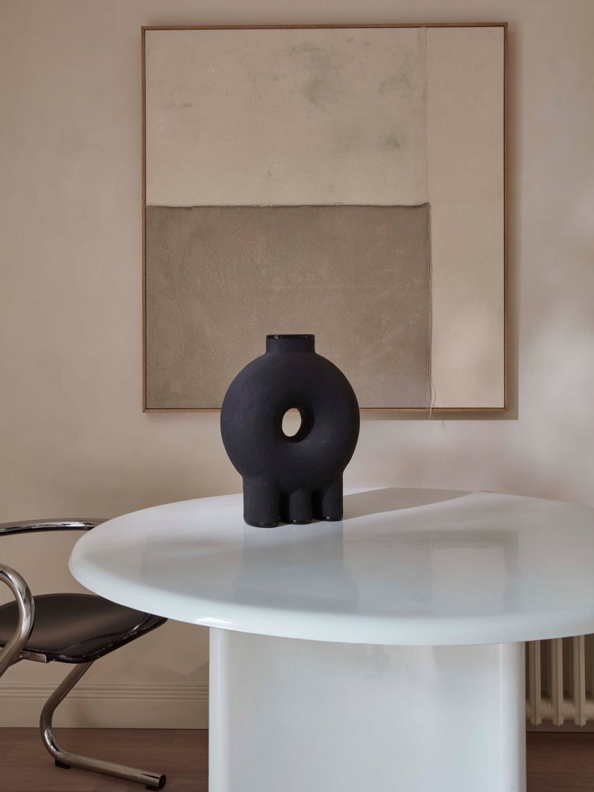 Minimal interiors of Reighton Road house by Daytrip