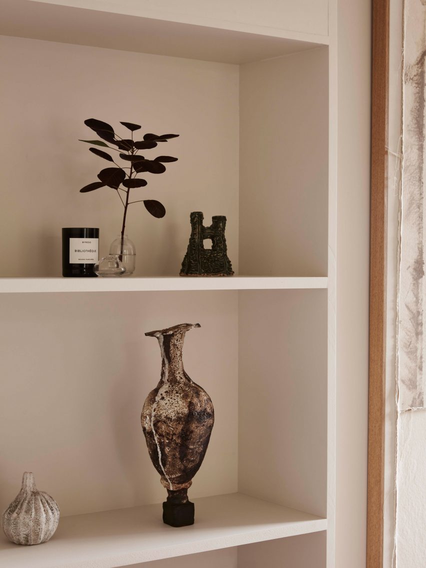 Minimal interiors of Reighton Road house by Daytrip