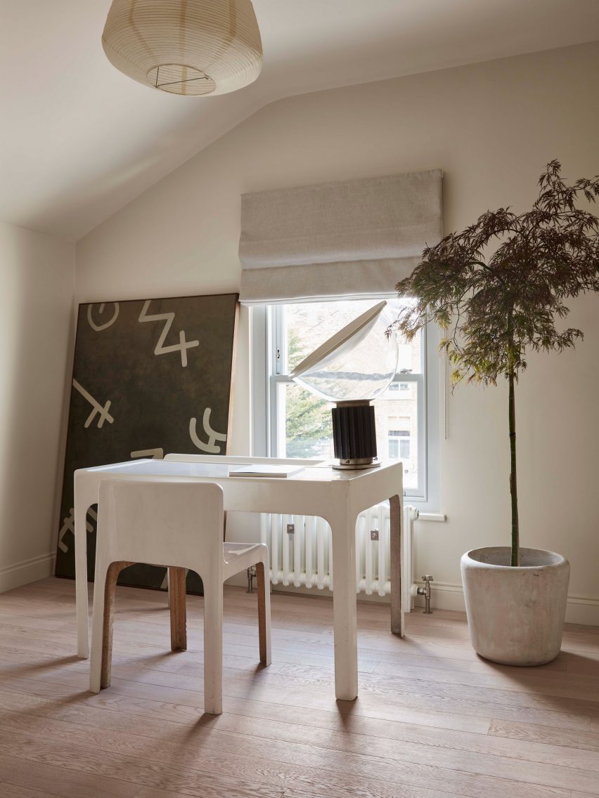 Minimal interiors of Reighton Road house by Daytrip