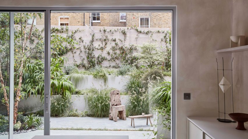 Garden and kitchenof Reighton Road house by Daytrip