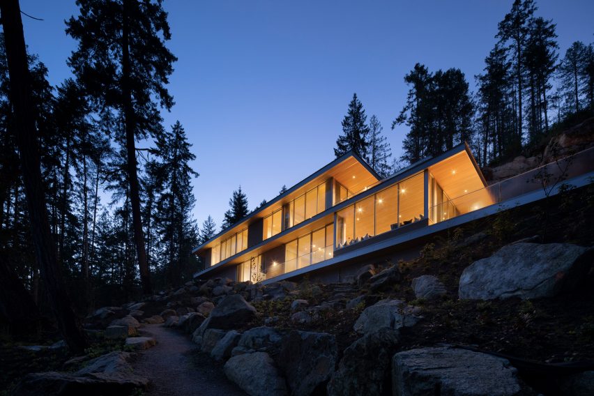 Sakinaw Lake House by WOVEN